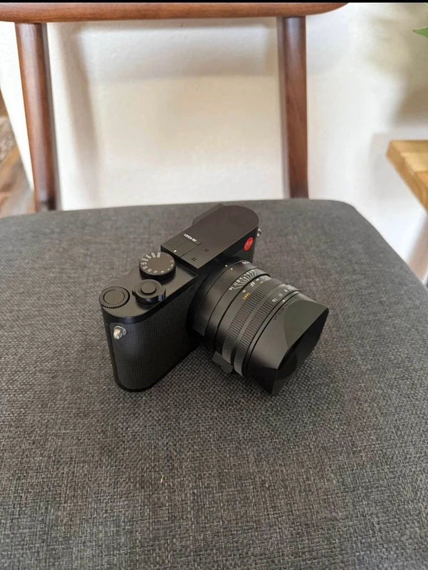 Leica Q2 47MP Full Frame Camera – Summilux 28mm f/1.7 – Excellent Condition
